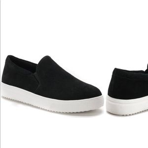 BLONDO GRACIE WATER PROOF SLIP ON BLACK SNEAKER